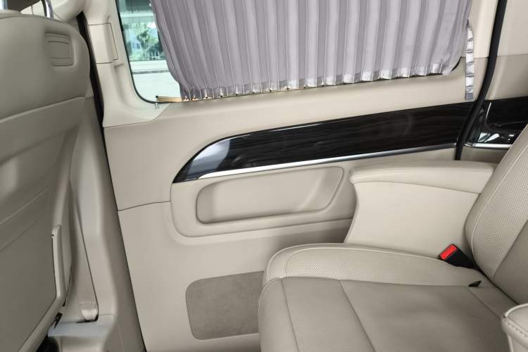 Used Mercedes-Benz V-Class 2017 V 260 Avantgarde Edition Right Rear Door Interior