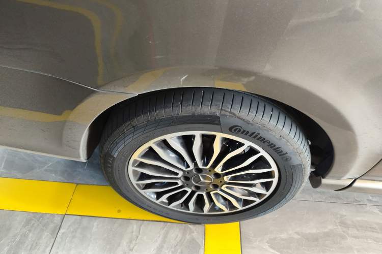 Used Mercedes-Benz V-Class 2017 V 260 Prestige Edition Right Rear Wheel Hub