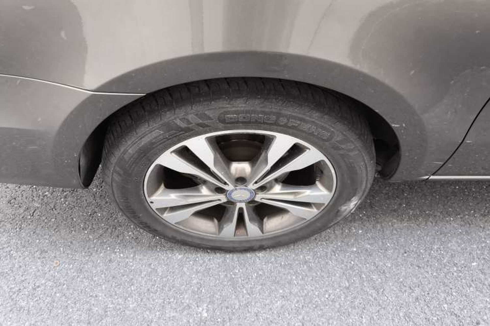 Used Mercedes-Benz V-Class 2017 V 260 Avantgarde Edition Right Rear Wheel Hub