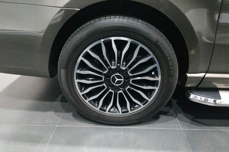 Used Mercedes-Benz V-Class 2017 V 260 Prestige Edition Right Rear Wheel Hub