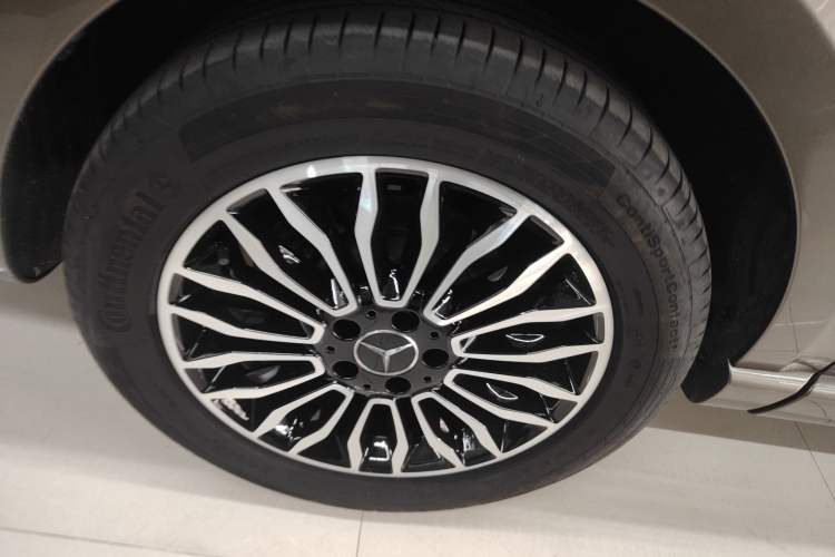 Used Mercedes-Benz V-Class 2017 V 260 Prestige Edition Right Rear Wheel Hub