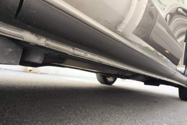 Used Mercedes-Benz V-Class 2017 V 260 Avantgarde Edition Right Side Sill
