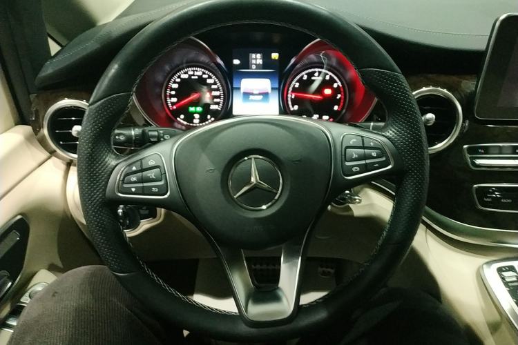 Used Mercedes-Benz V-Class 2017 V 260 Prestige Edition Steering Wheel