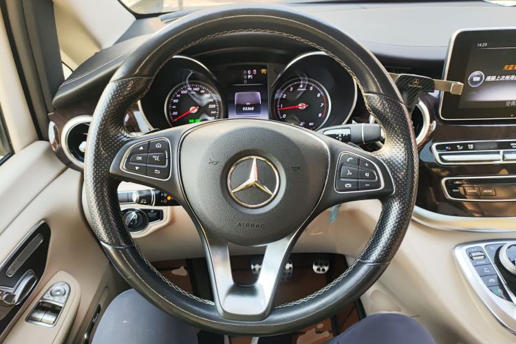 Used Mercedes-Benz V-Class 2017 V 260 L Prestige Extended Edition Steering Wheel