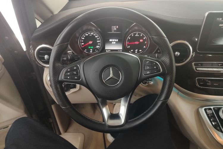 Used Mercedes-Benz V-Class 2017 V 260 Prestige Edition Steering Wheel