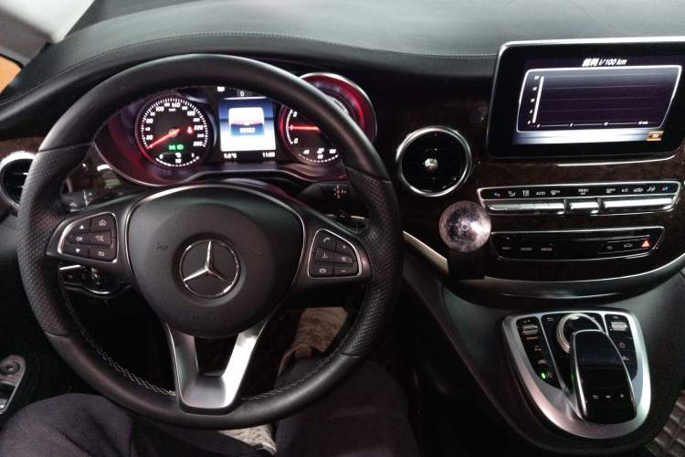 Used Mercedes-Benz V-Class 2017 V 260 L Prestige Extended Edition Steering Wheel