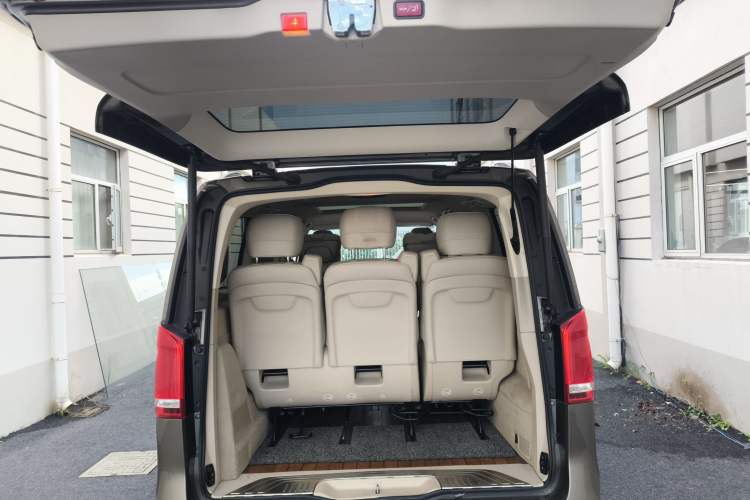 Used Mercedes-Benz V-Class 2017 V 260 Avantgarde Edition Trunk