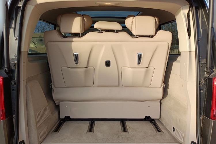 Used Mercedes-Benz V-Class 2017 V 260 Avantgarde Edition Trunk