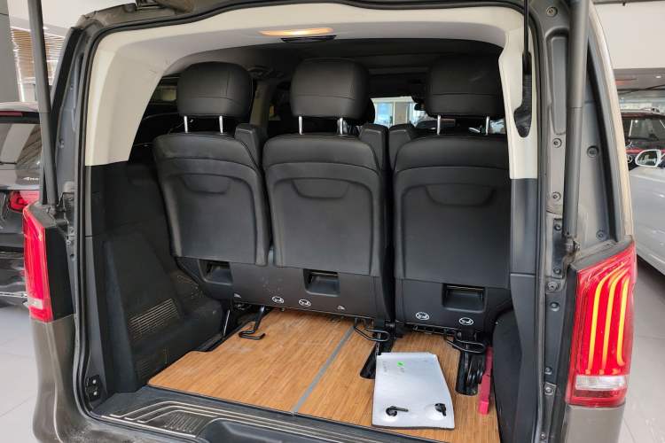 Used Mercedes-Benz V-Class 2017 V 260 L Prestige Extended Edition Trunk