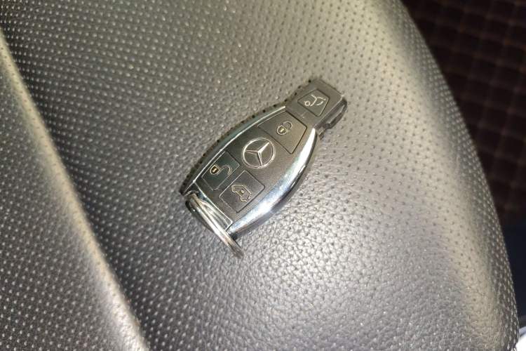 Used Mercedes-Benz V-Class 2017 V 260 Prestige Edition Vehicle Key