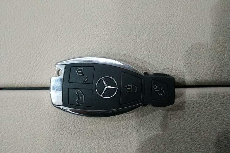 Used Mercedes-Benz V-Class 2017 V 260 Prestige Edition Vehicle Key
