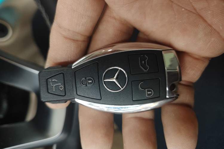 Used Mercedes-Benz V-Class 2017 V 260 Prestige Edition Vehicle Key