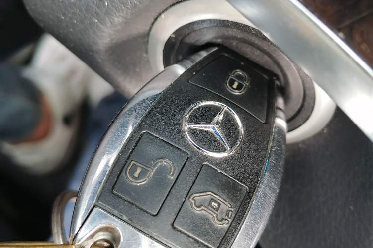 Used Mercedes-Benz V-Class 2017 V 260 L Prestige Extended Edition Vehicle Key