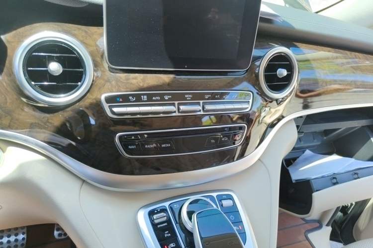 Used Mercedes-Benz V-Class 2018 V 260 L Prestige Extended Version China V Audio And AC Panel