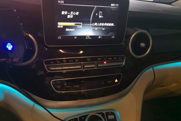 Used Mercedes-Benz V-Class 2018 V 260 Prestige Edition China VI Audio And AC Panel