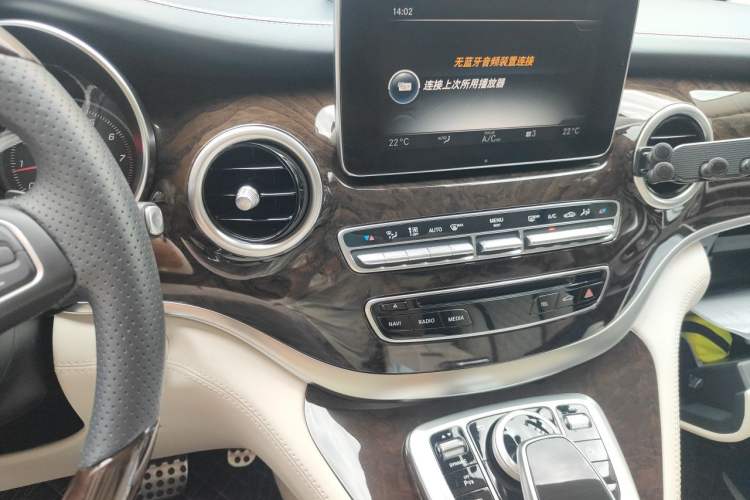 Used Mercedes-Benz V-Class 2018 V 260 L Prestige Extended Version China VI Audio And AC Panel