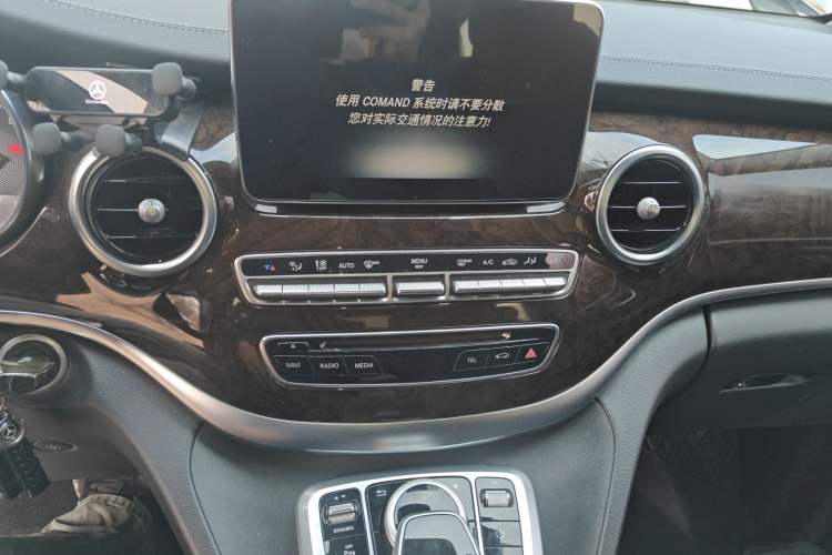 Used Mercedes-Benz V-Class 2018 V 260 L Prestige Extended Version China V Audio And AC Panel