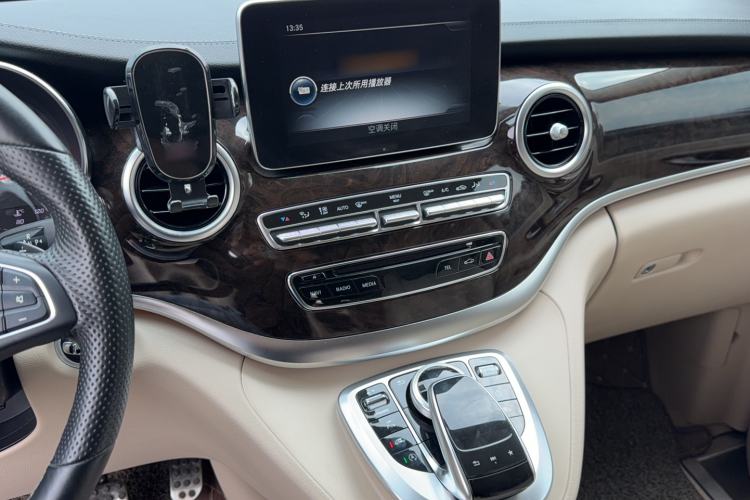 Used Mercedes-Benz V-Class 2018 V 260 Prestige Edition China VI Audio And AC Panel