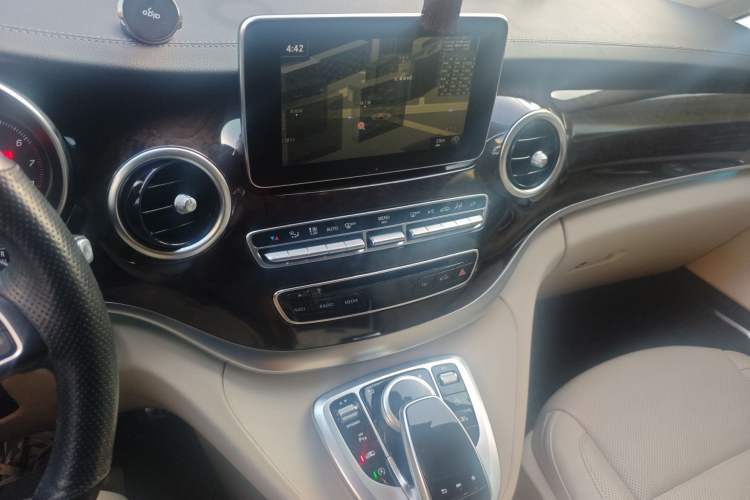 Used Mercedes-Benz V-Class 2018 V 260 Prestige Edition China VI Audio And AC Panel