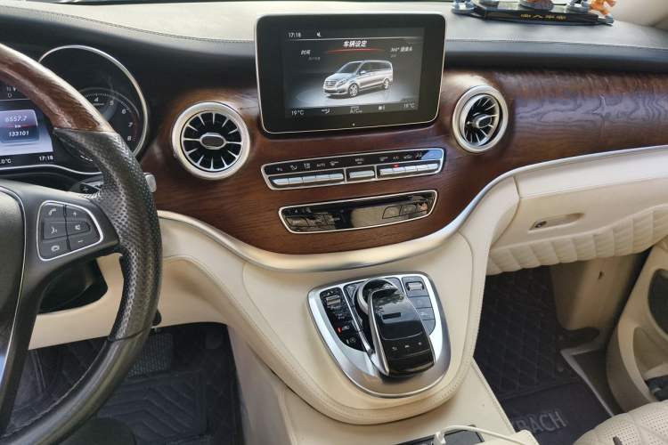 Used Mercedes-Benz V-Class 2018 V 260 L Prestige Extended Version China VI Audio And AC Panel