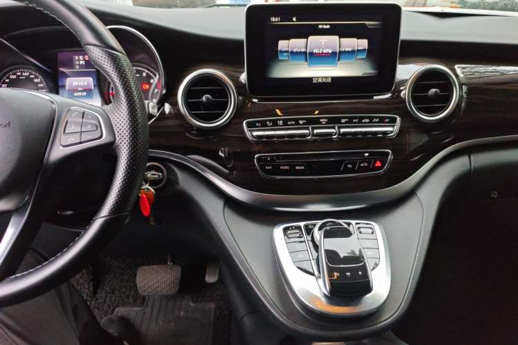Used Mercedes-Benz V-Class 2018 V 260 Avantgarde Edition China VI Audio And AC Panel