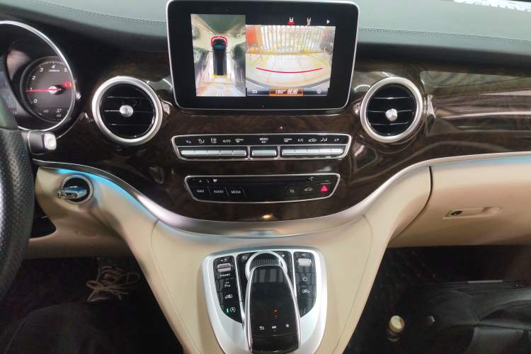 Used Mercedes-Benz V-Class 2018 V 260 Prestige Edition China VI Audio And AC Panel