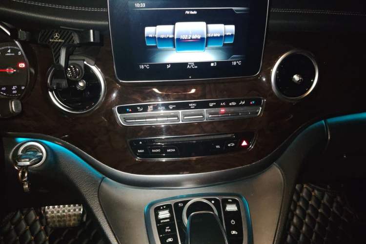 Used Mercedes-Benz V-Class 2018 V 260 Prestige Edition China VI Audio And AC Panel