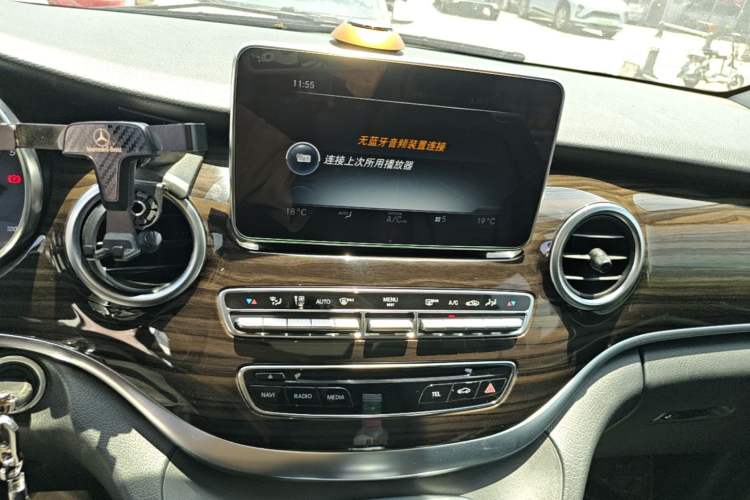 Used Mercedes-Benz V-Class 2018 V 260 Avantgarde Edition China VI Audio And AC Panel