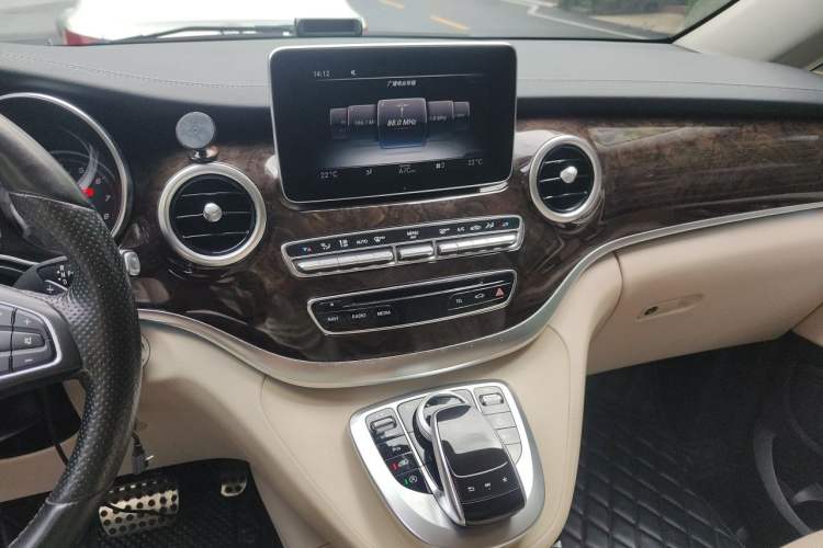 Used Mercedes-Benz V-Class 2018 V 260 L Prestige Extended Version China VI Audio And AC Panel