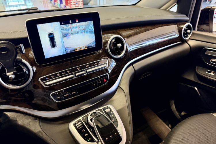 Used Mercedes-Benz V-Class 2018 V 260 Prestige Edition China VI Audio And AC Panel
