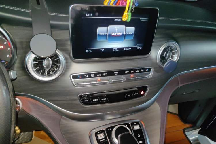 Used Mercedes-Benz V-Class  Audio And AC Panel