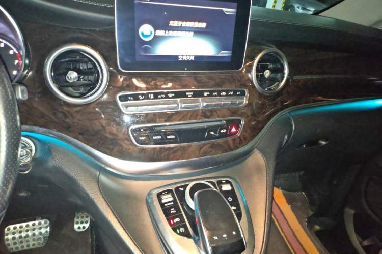 Used Mercedes-Benz V-Class 2018 V 260 Prestige Edition China VI Audio And AC Panel