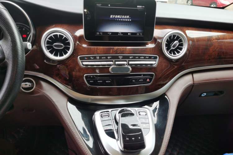 Used Mercedes-Benz V-Class  Audio And AC Panel
