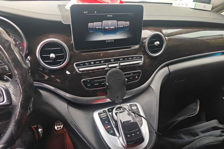 Used Mercedes-Benz V-Class 2018 V 260 L Prestige Extended Version China VI Audio And AC Panel
