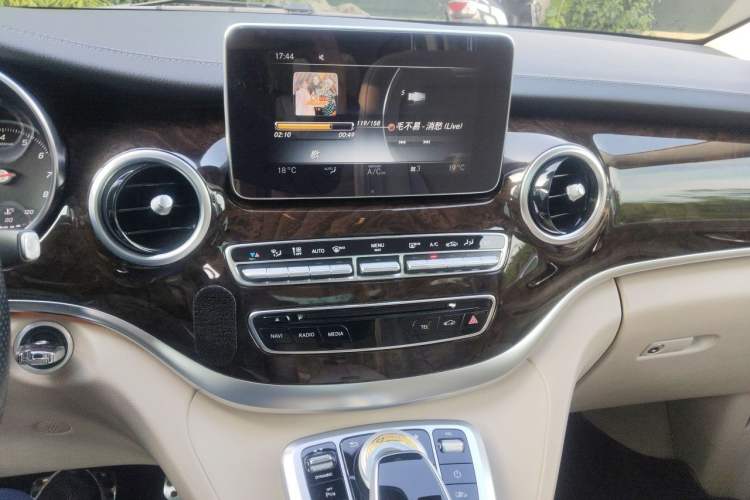 Used Mercedes-Benz V-Class 2018 V 260 L Prestige Extended Version China V Audio And AC Panel