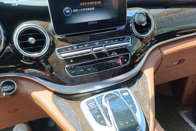Used Mercedes-Benz V-Class 2018 V 260 Avantgarde Edition China VI Audio And AC Panel