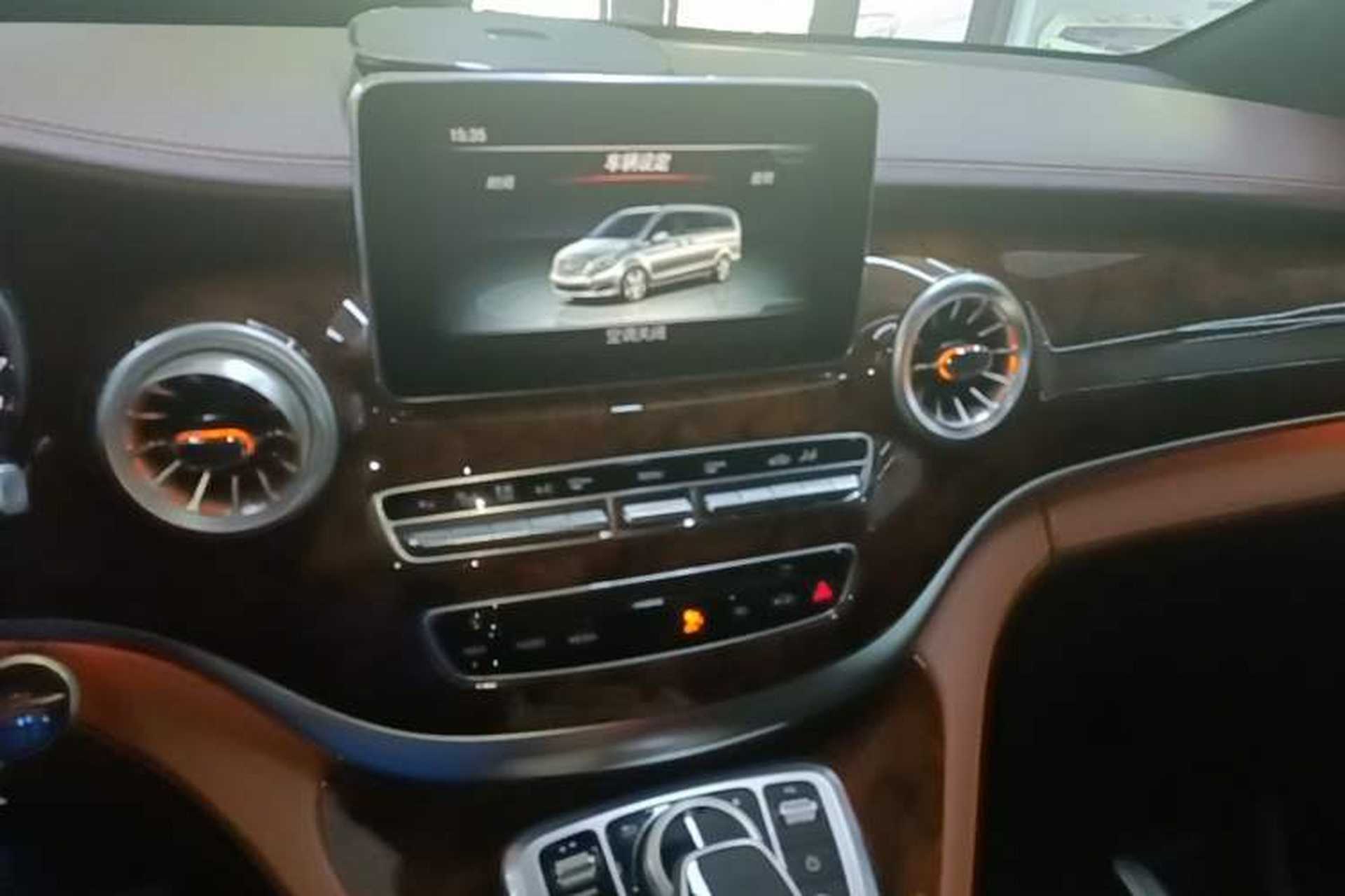 Used Mercedes-Benz V-Class 2018 V250 2.0T Middle East Version Audio And AC Panel