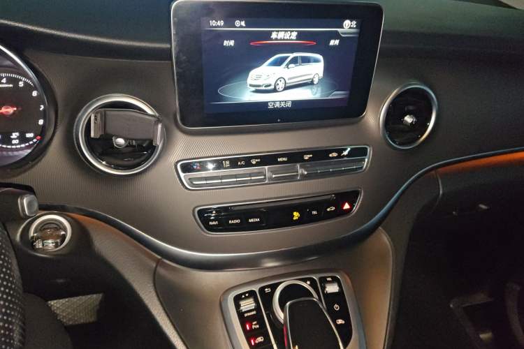 Used Mercedes-Benz V-Class 2018 V250 2.0T Middle East Version Audio And AC Panel