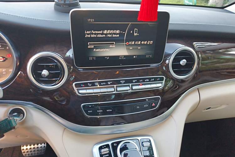 Used Mercedes-Benz V-Class 2018 V 260 L Prestige Extended Version China V Audio And AC Panel