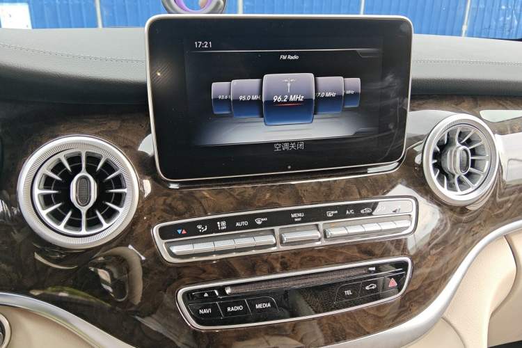 Used Mercedes-Benz V-Class 2018 V 260 L Prestige Extended Version China V Audio And AC Panel
