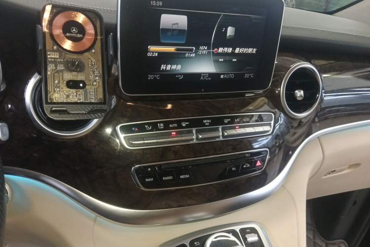 Used Mercedes-Benz V-Class 2018 V 260 L Prestige Extended Version China VI Audio And AC Panel