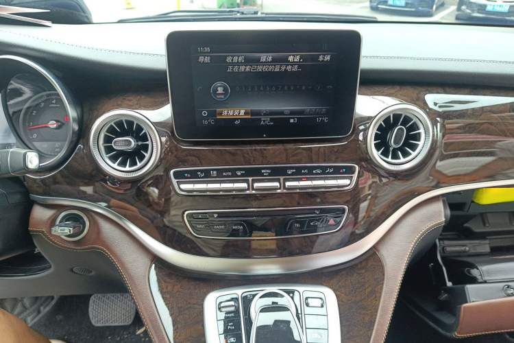 Used Mercedes-Benz V-Class 2018 V 260 L Prestige Extended Version China VI Audio And AC Panel