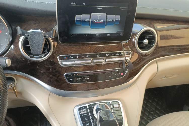 Used Mercedes-Benz V-Class 2018 V 260 L Prestige Extended Version China VI Audio And AC Panel