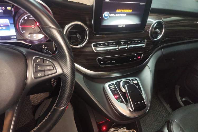 Used Mercedes-Benz V-Class 2018 V 260 Avantgarde Edition China VI Audio And AC Panel