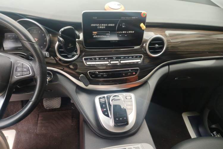 Used Mercedes-Benz V-Class 2018 V 260 Avantgarde Edition China VI Audio And AC Panel