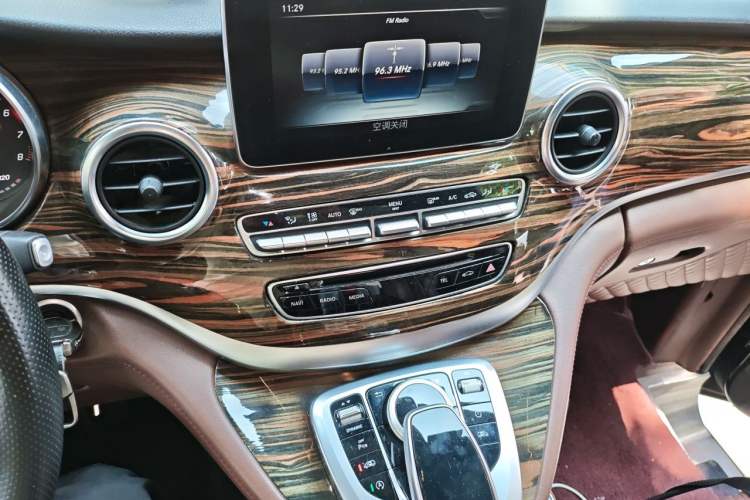 Used Mercedes-Benz V-Class 2018 V 260 Avantgarde Edition China VI Audio And AC Panel