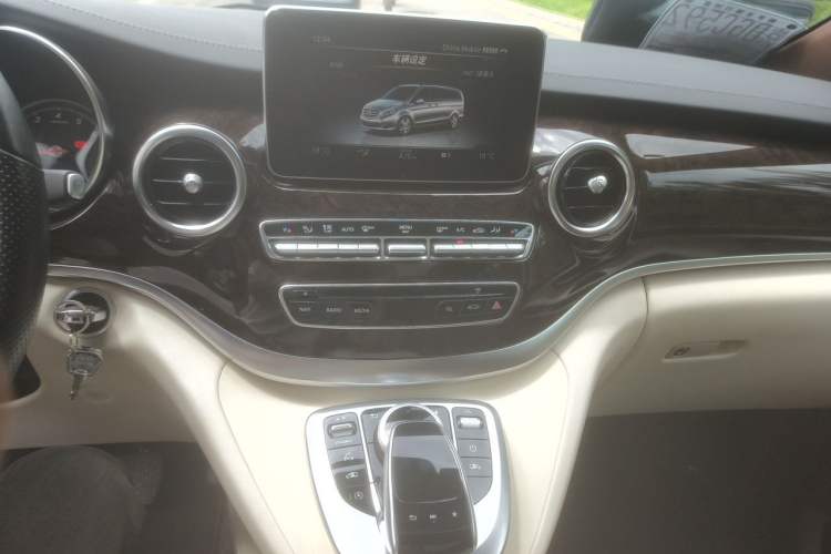 Used Mercedes-Benz V-Class 2018 V 260 L Prestige Extended Version China V Audio And AC Panel