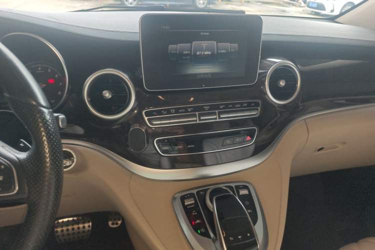 Used Mercedes-Benz V-Class 2018 V 260 L Prestige Extended Version China VI Audio And AC Panel