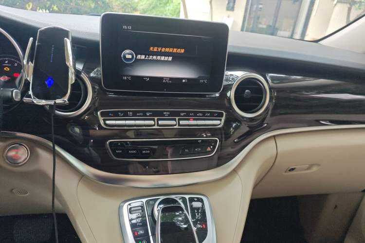 Used Mercedes-Benz V-Class 2018 V 260 Avantgarde Edition China VI Audio And AC Panel