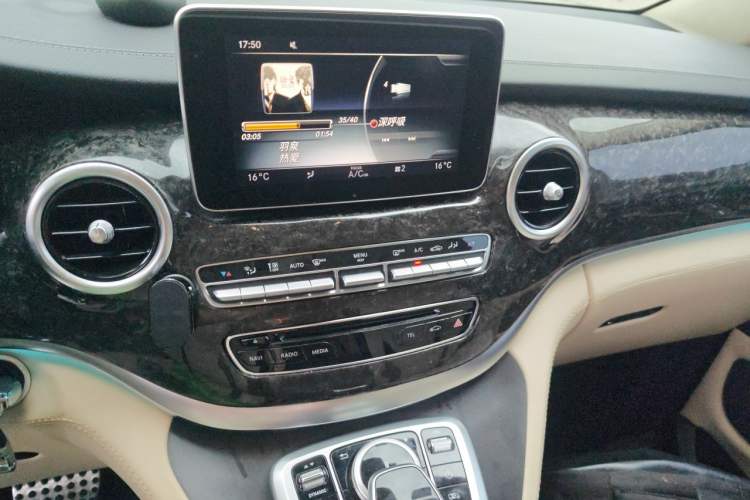 Used Mercedes-Benz V-Class 2018 V 260 L Prestige Extended Version China VI Audio And AC Panel